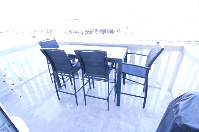 Building Photo - 440 Paradise Isle Blvd