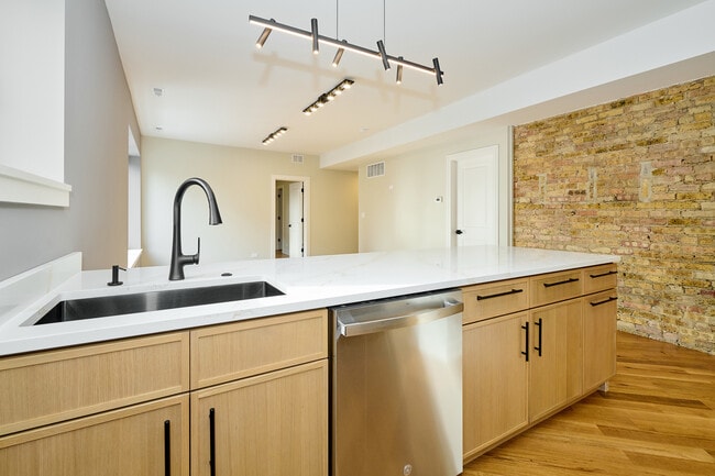 Building Photo - 5200 N Winthrop Ave