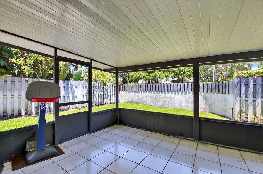 Building Photo - 45 Baytree Cir