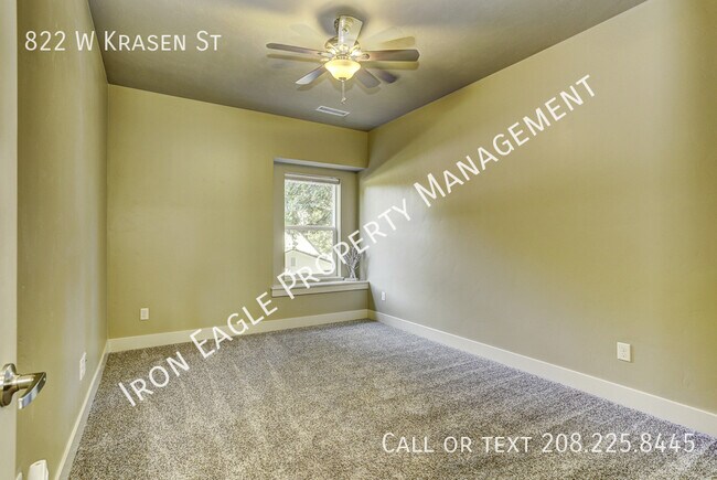 Building Photo - 822 W Krasen St