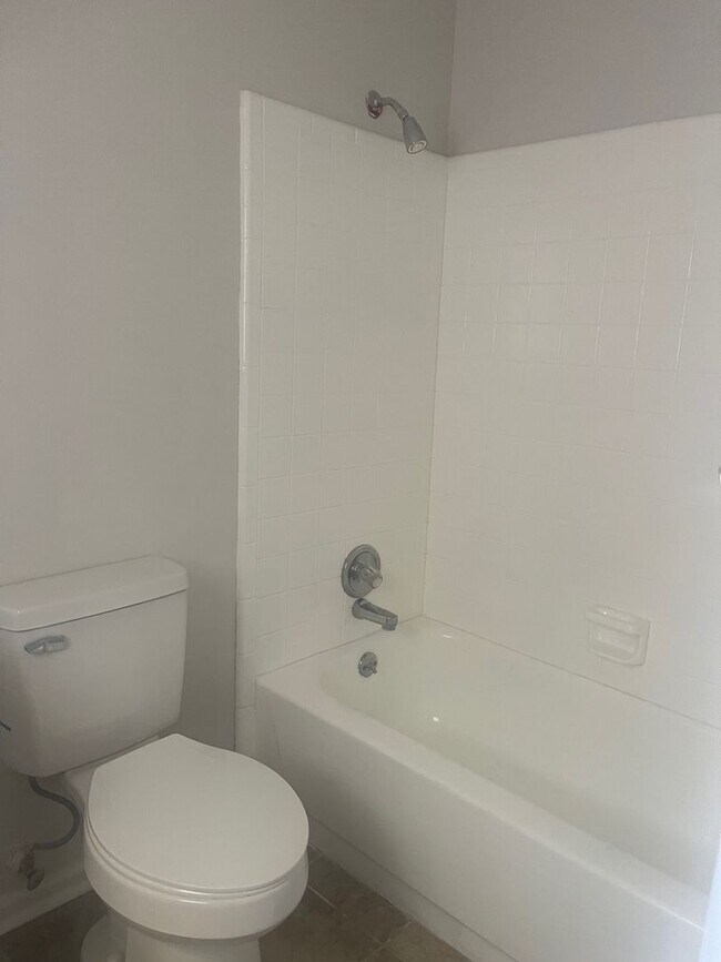 Building Photo - 133 Seminole Ave