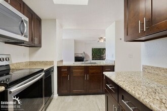 Building Photo - Beautiful 2Bda 2Ba Condo with Fireplace in Scottsdale!