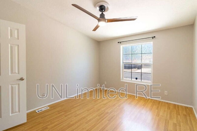 Building Photo - 1679 W Stephen Dr