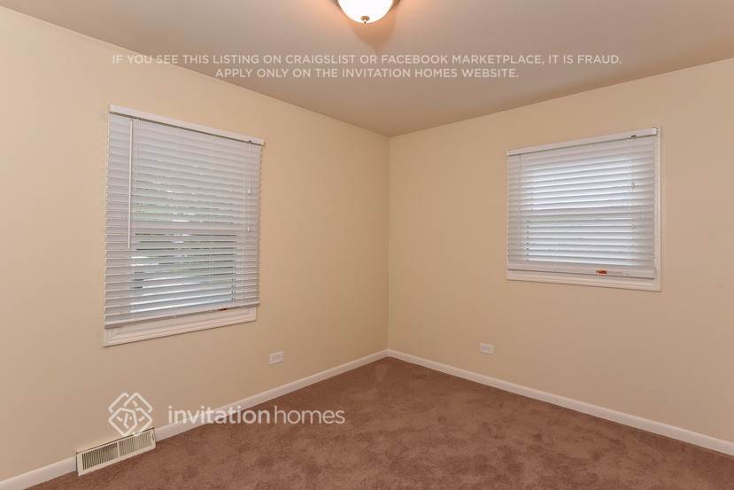 Building Photo - 104 N Elm Ln