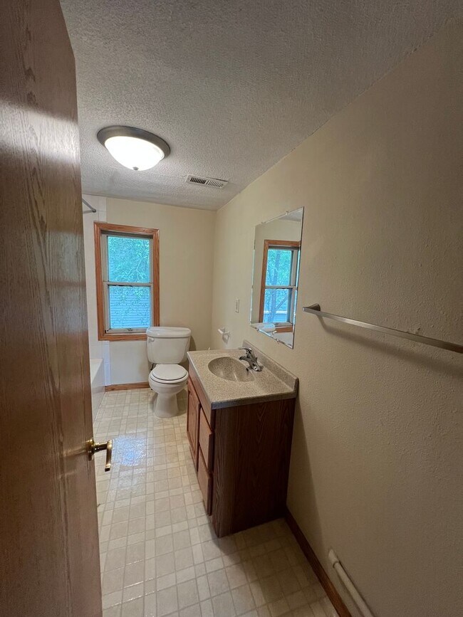 Building Photo - 216