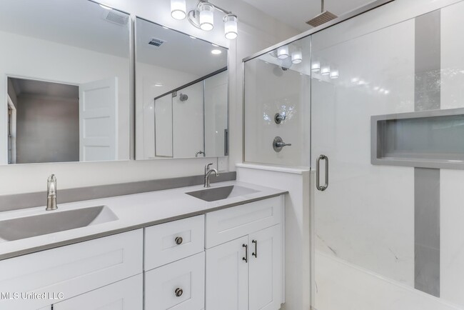 Building Photo - 175 St Charles Ave