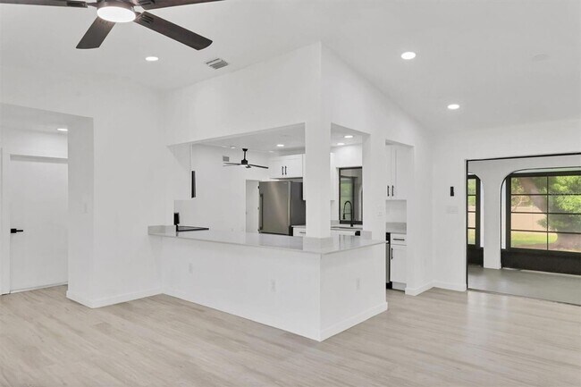 Building Photo - 948 Andrews Ave NW