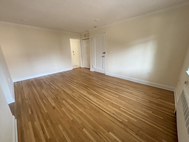 Building Photo - 105 Longwood Ave