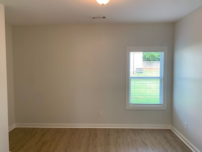 Building Photo - Northern Village