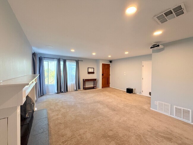Building Photo - 4242 Briggs Ave