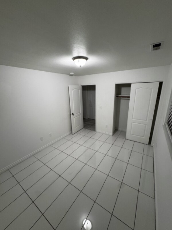 Building Photo - 421 E St NE