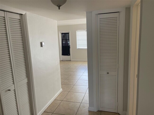 Building Photo - 4051 NE 13th Ave