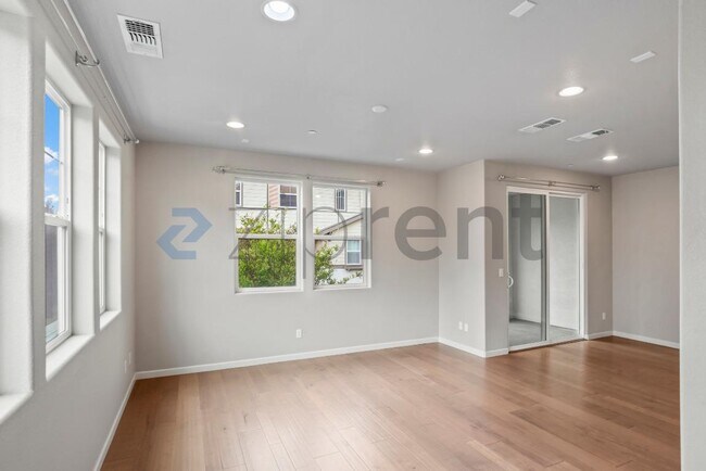 Building Photo - 2077 Kiwi Walkway