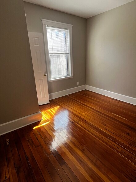 Building Photo - 62 Fayston St