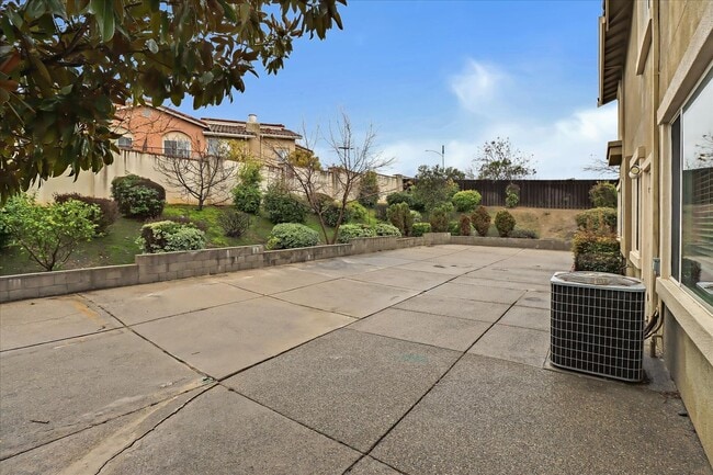 Building Photo - 4 Bed 3 Bath Home With 3 Car Garage High Ceilings And Fenced Yard