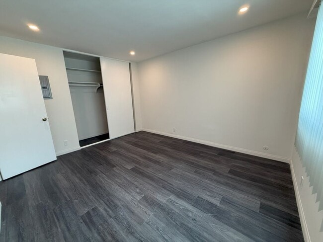 Building Photo - 525 Fischer, 1