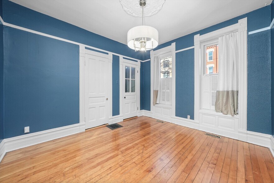 Building Photo - 1900 N Bissell St