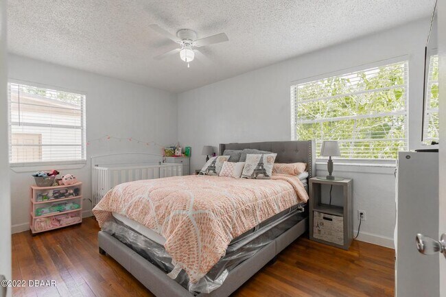 Building Photo - 1509 3rd St