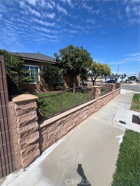Building Photo - 10547 Garfield Ave