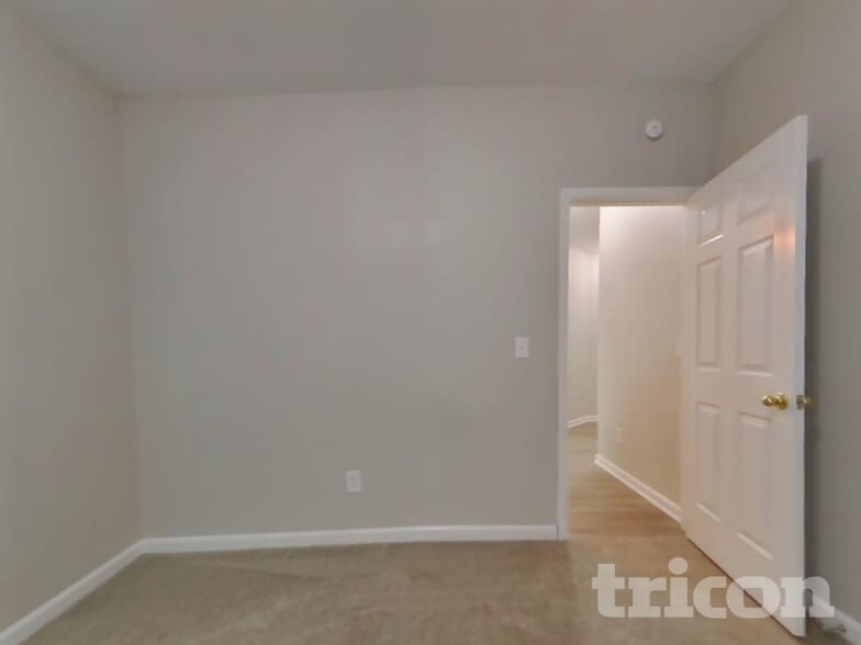 Building Photo - 1060 Middlebrooke Dr