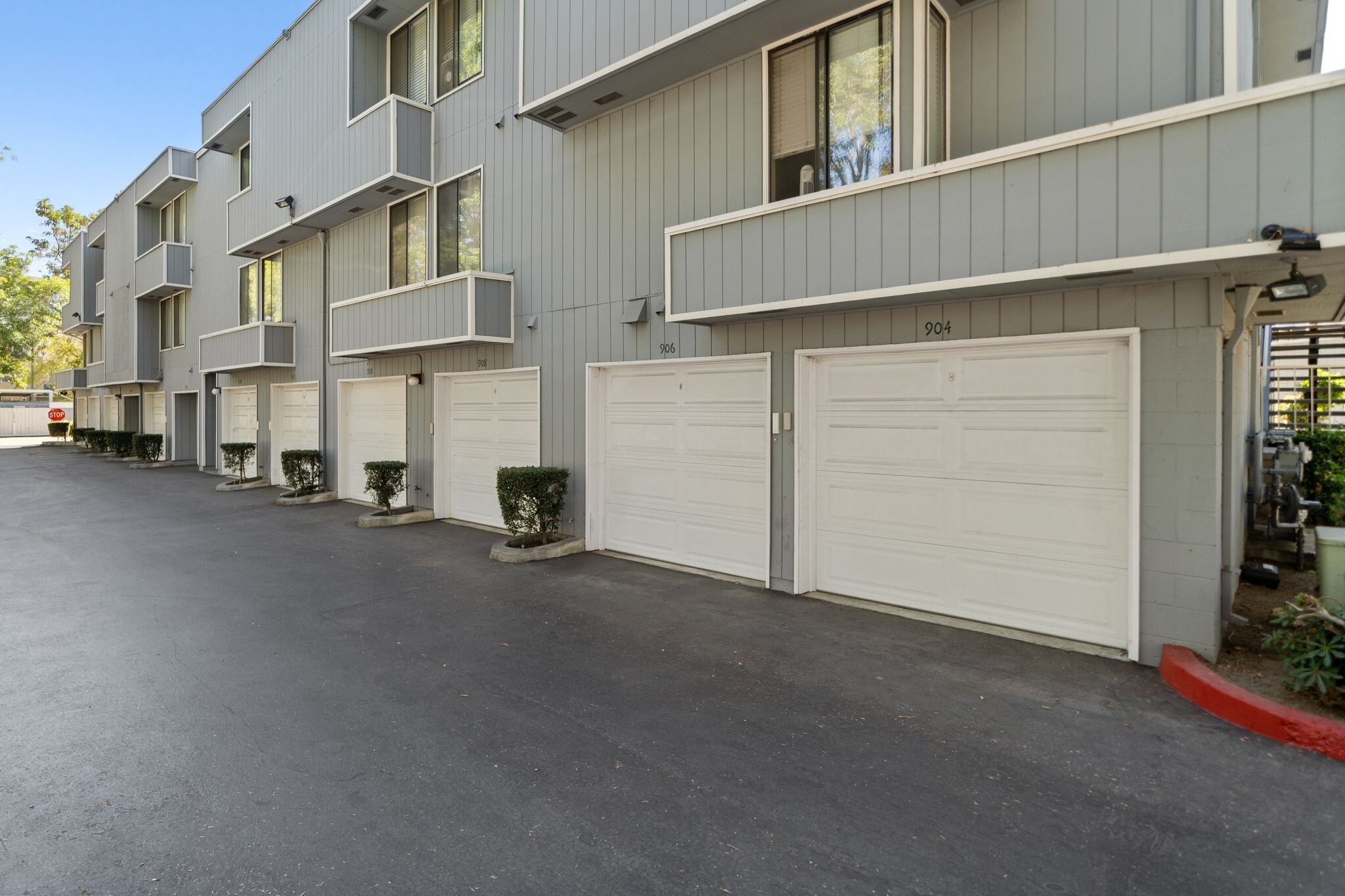 Dedicated 1 Car Garage - 906 La Barbera Dr