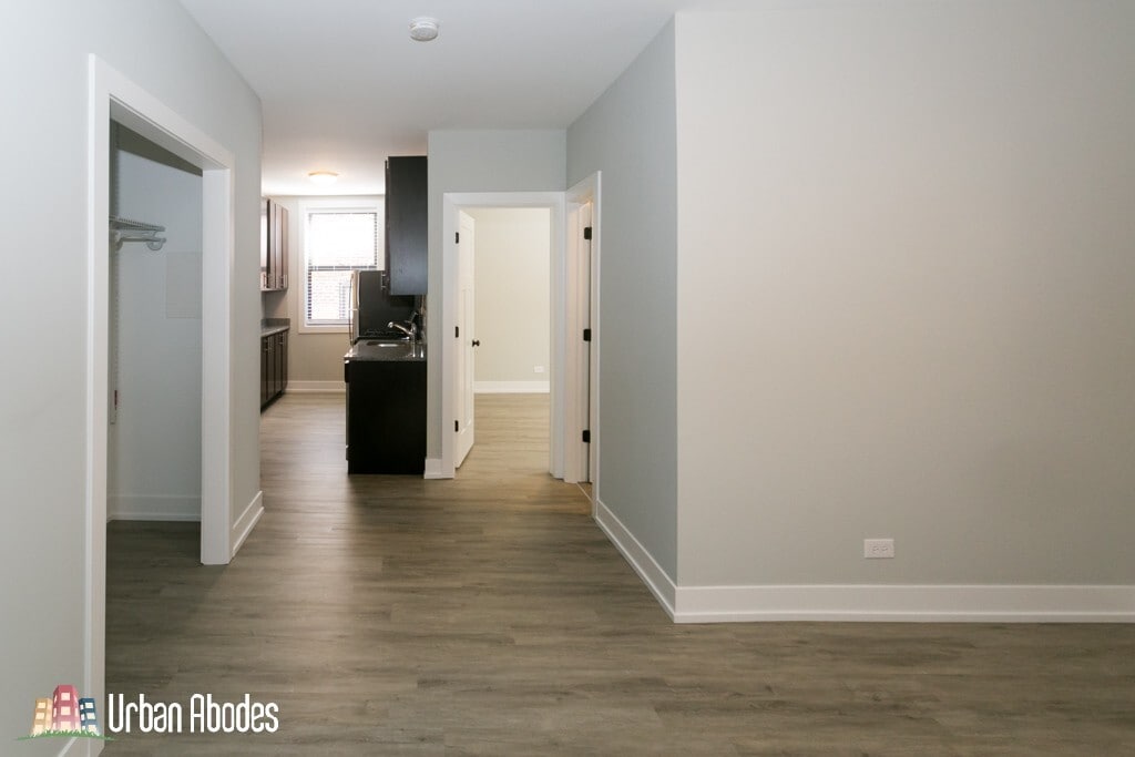 Building Photo - 705 W Brompton Ave