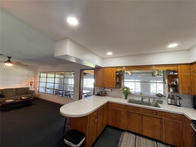 Building Photo - 879 S Terrace Dr