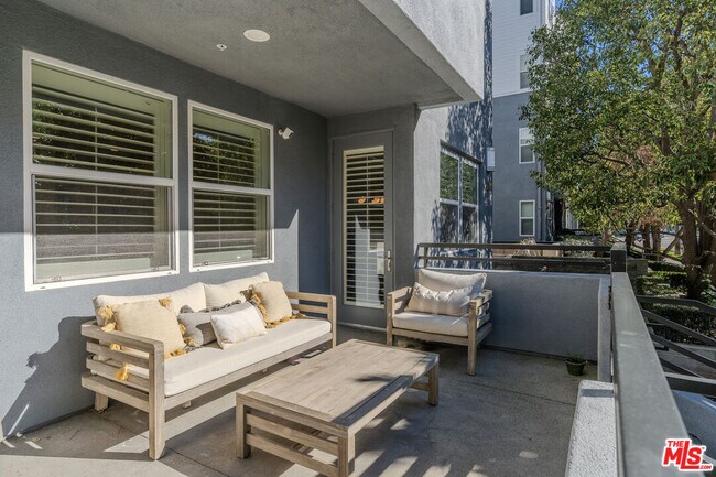 Building Photo - 7100 Playa Vista Dr