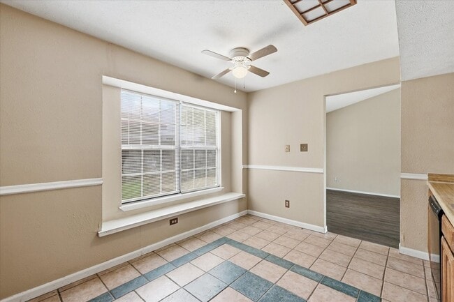 Building Photo - 6733 Dandelion Dr