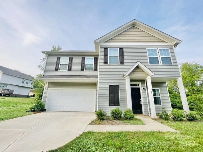 Primary Photo - 107 Shull St