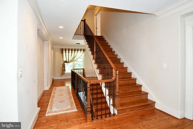 Building Photo - 7104 Old Dominion Dr