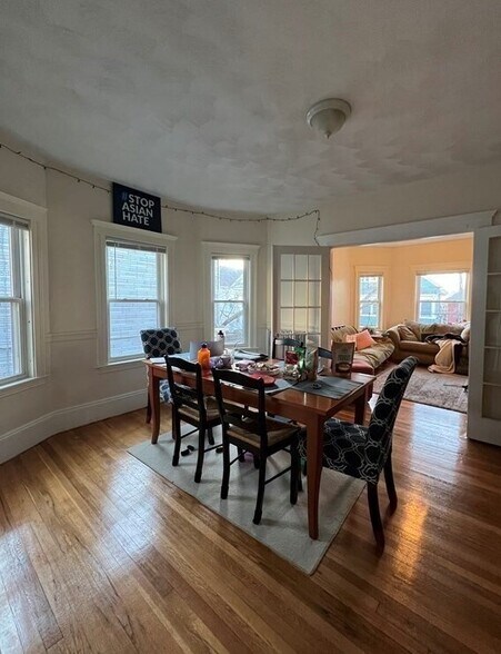 Building Photo - 10 Pinkham Rd