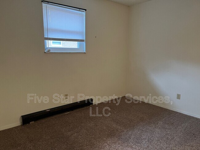 Building Photo - 2070 W Washington St