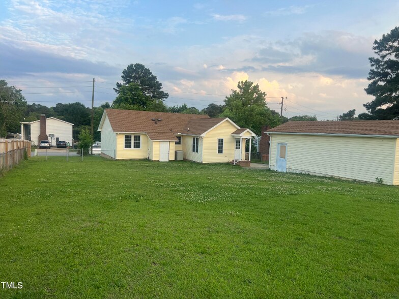 Building Photo - 404 Cardinal Dr