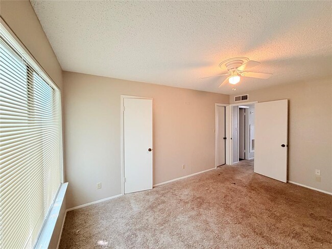 Building Photo - 9611 Blue Creek Ln
