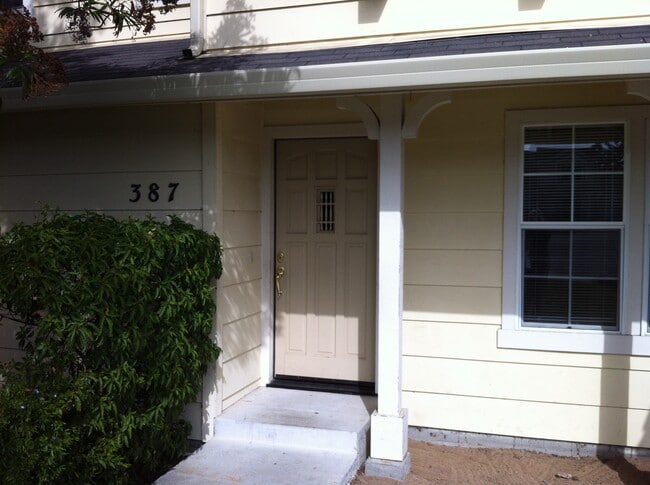 Primary Photo - 387 Redwood Heights Ct