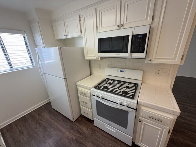 Interior Photo - 15023 Dickens St