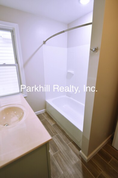 Building Photo - 426 S Main St