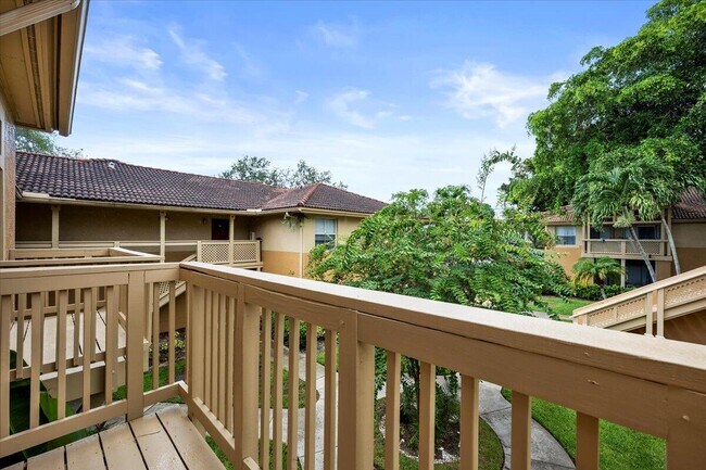 Building Photo - 4887 Via Palm Lakes Via