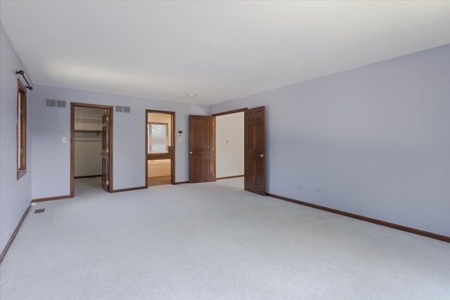 Building Photo - 1055 Knollwood Ln