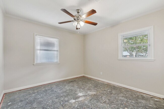 Building Photo - 604 Melanie Ave