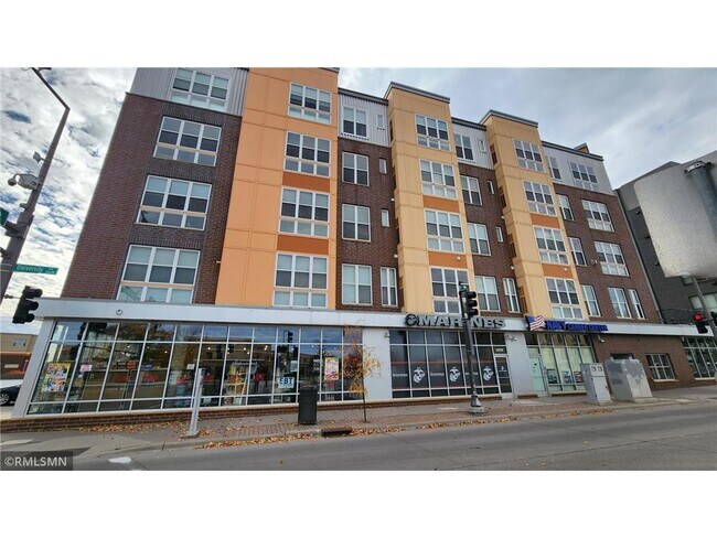 Building Photo - 2650 University Ave W