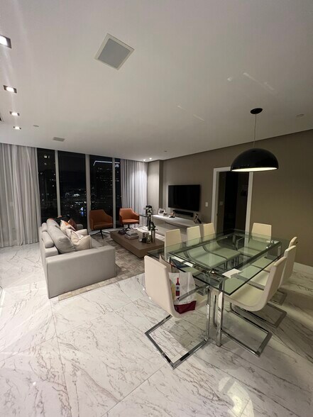 Building Photo - 21205 Yacht Club Dr