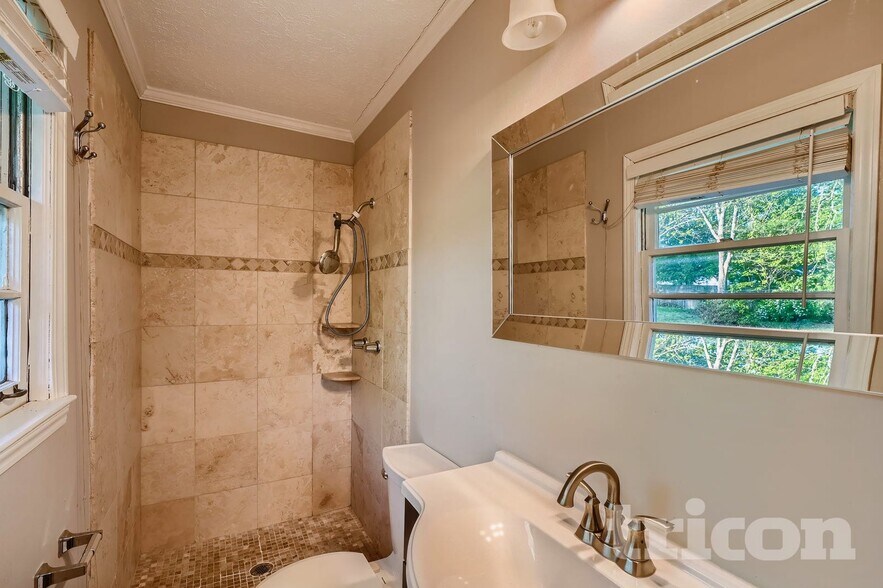 Building Photo - 2054 North Rd SW