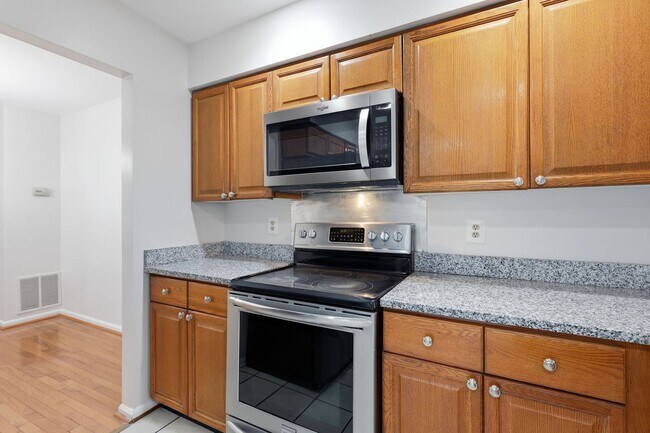 Building Photo - Welcome to this stunning end residence perfectly positioned in a highly desirable setting.