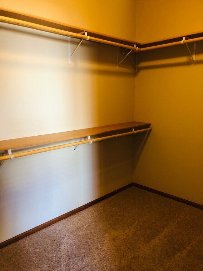 Building Photo - 21 &amp; 23 Hanfield Court