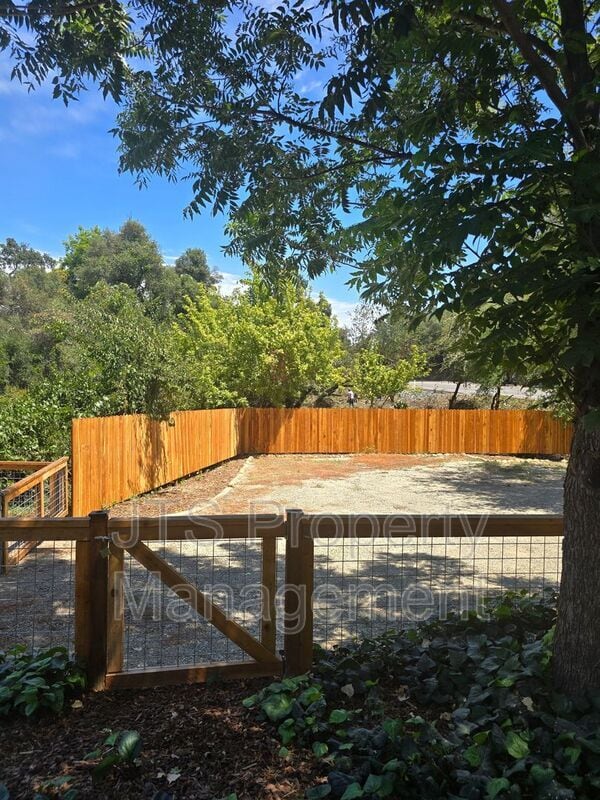 Building Photo - 9421 Fair Oaks Blvd