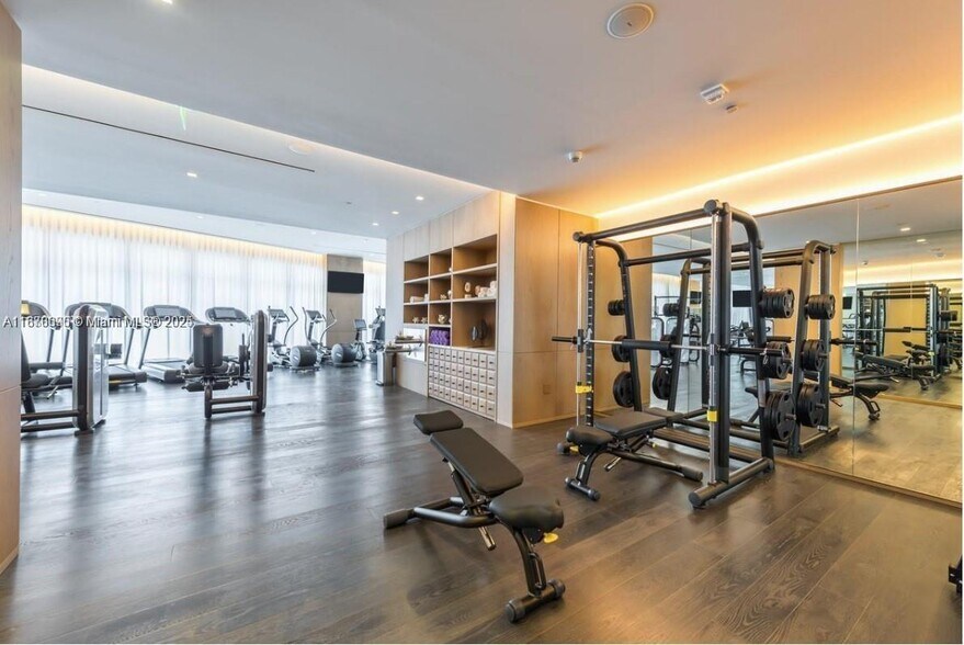 Building Photo - 801 S Miami Ave