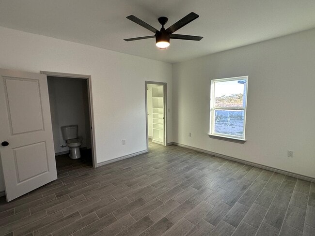Building Photo - 609 Enchanted Way