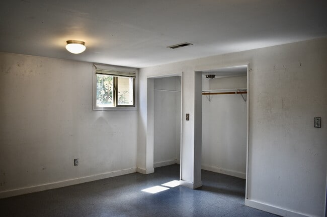 Building Photo - 229 Cherry St